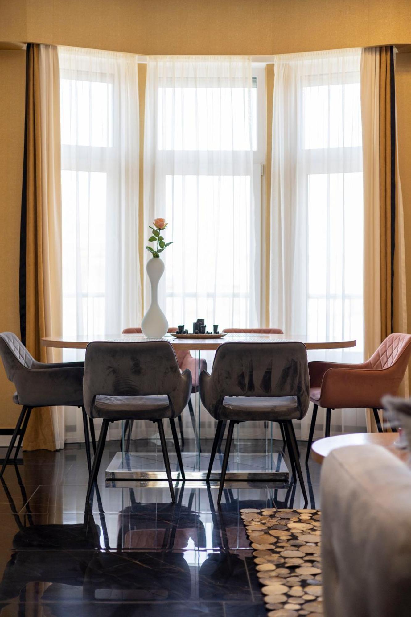 Luxury Royal Central Apartment By Prestige Homes 부다페스트 외부 사진